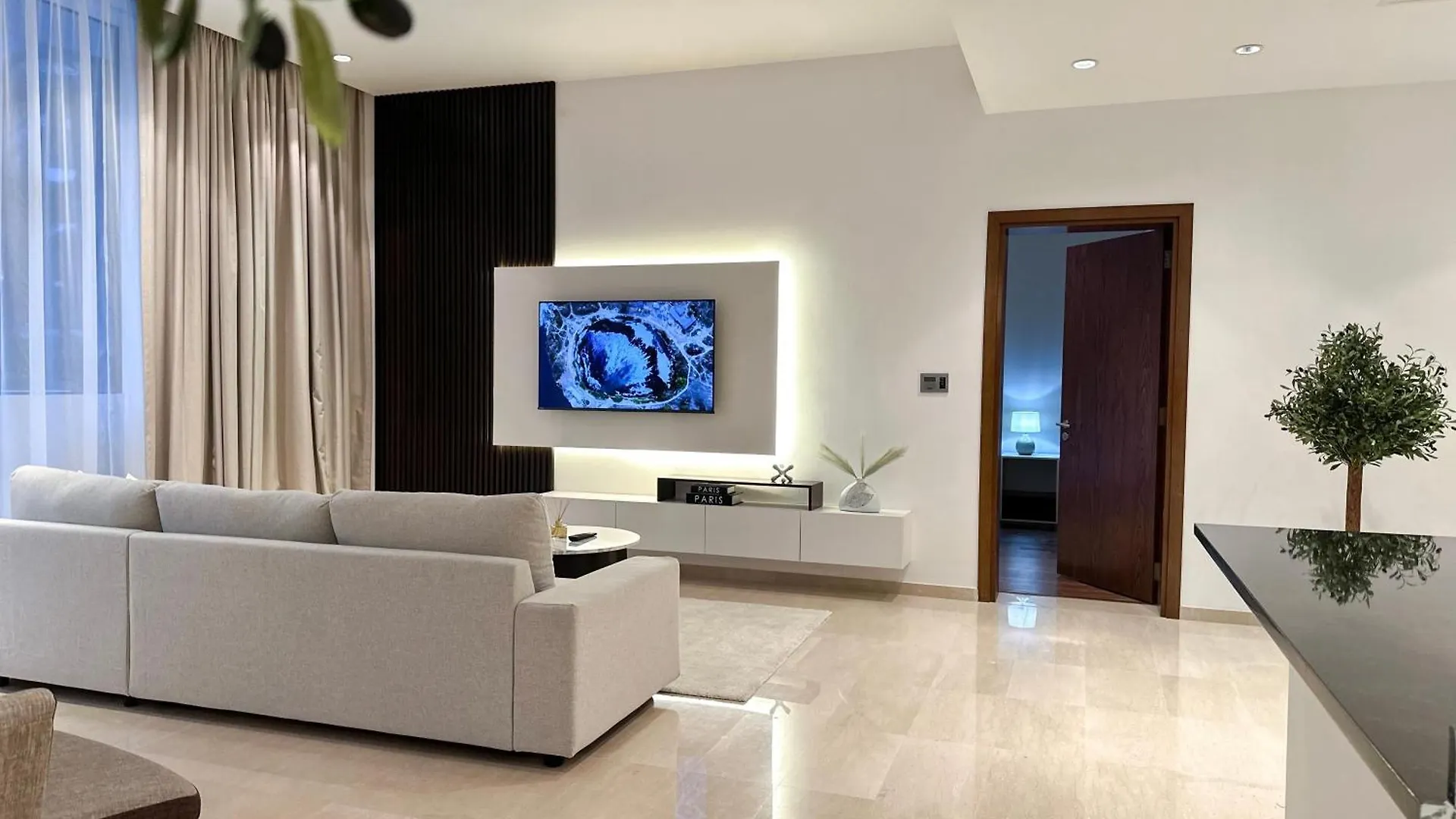 Upgraded 1Br Paradise With Private Garden - Oceana Dubaj Apartman