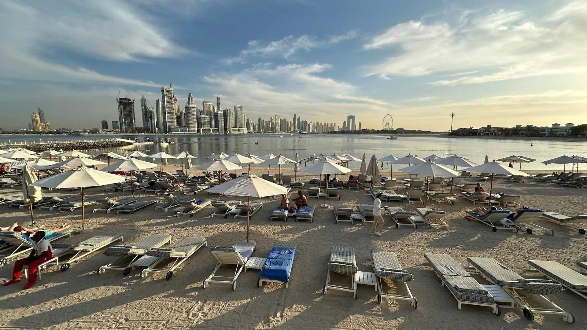 Upgraded 1Br Paradise With Private Garden - Oceana Dubaj Apartman