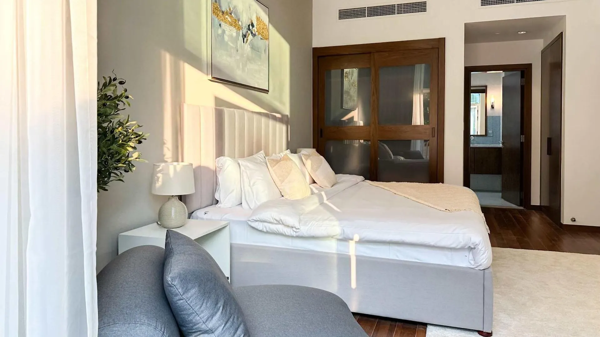 Upgraded 1Br Paradise With Private Garden - Oceana Dubaj 0*,  Egyesült Arab Emírségek