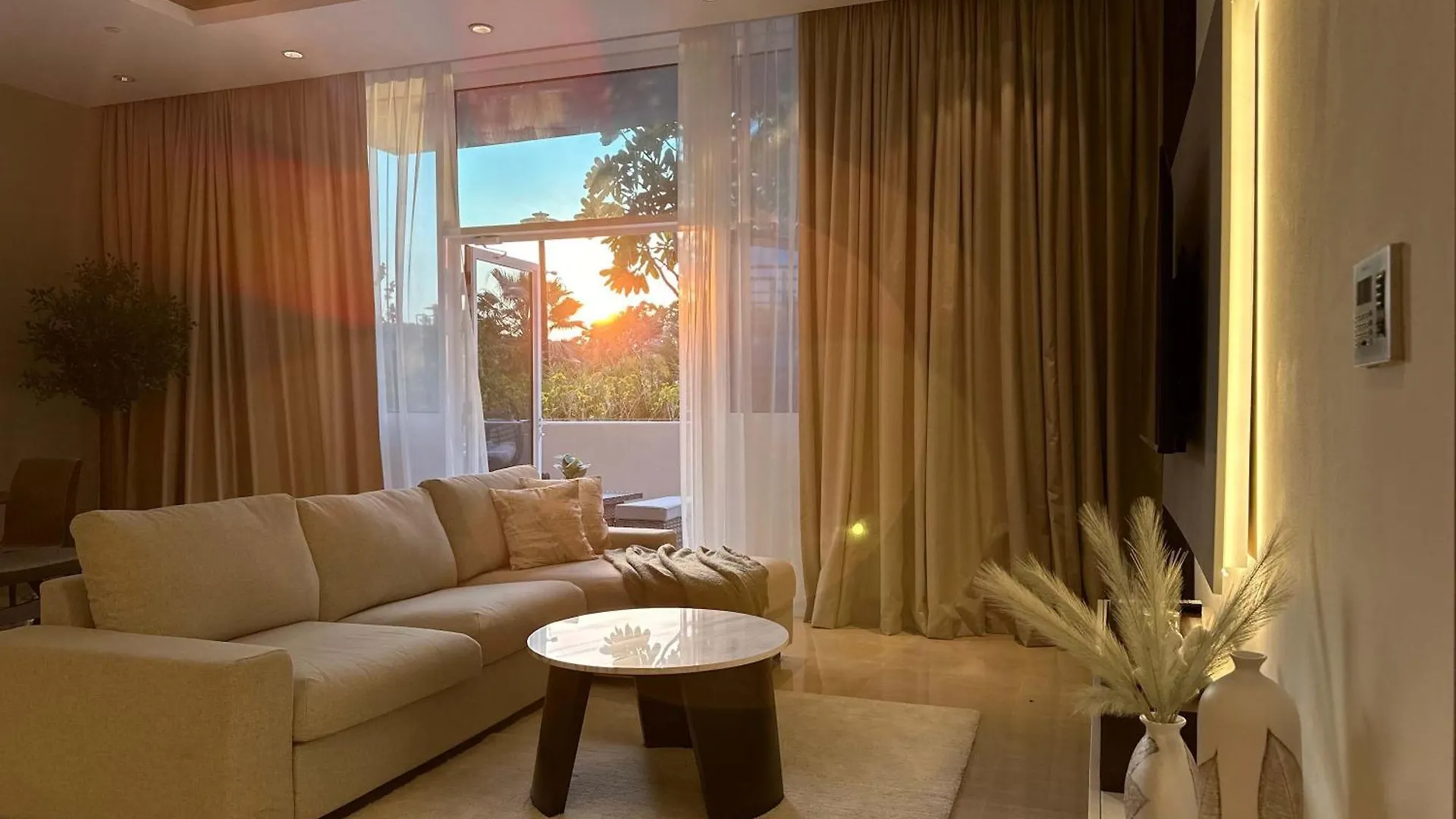 Upgraded 1Br Paradise With Private Garden - Oceana Dubaj