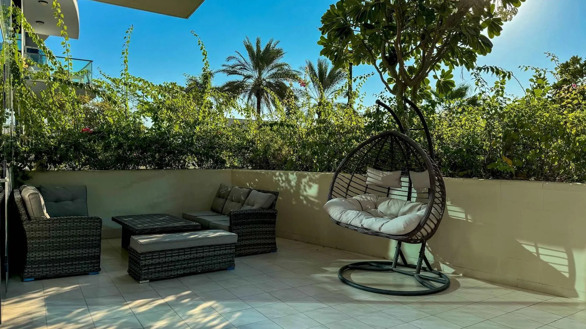 Upgraded 1Br Paradise With Private Garden - Oceana Dubaj 0*,  Egyesült Arab Emírségek